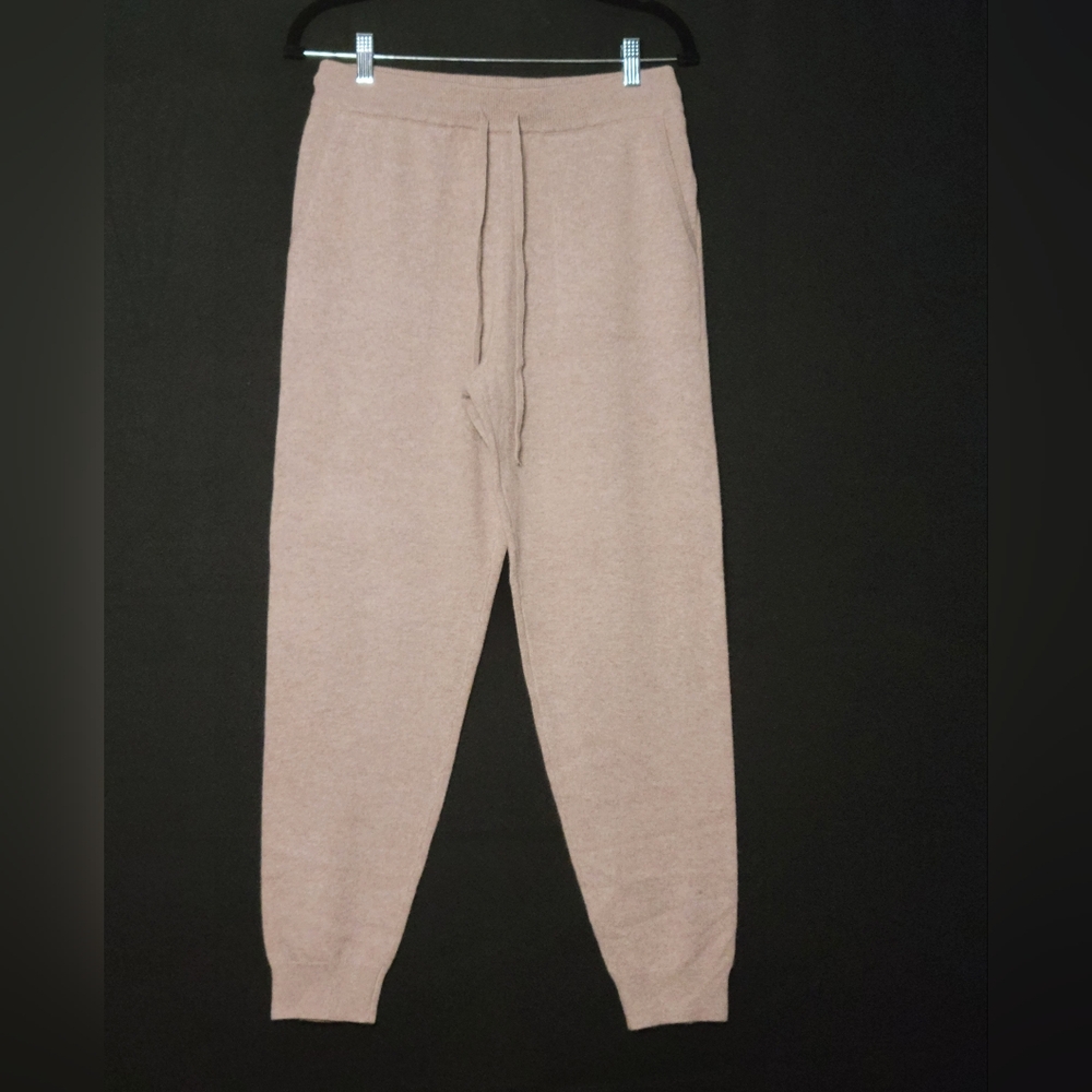 White + Warren Cashmere Jogger Relaxed Silhouette, Tapered Cuffs and Drawstring.